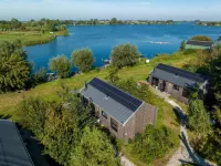 Waterlodge Tomke in Nes Hotels in Grouw