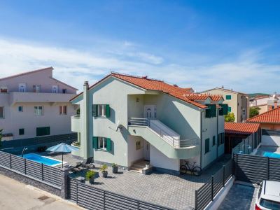 Villa S