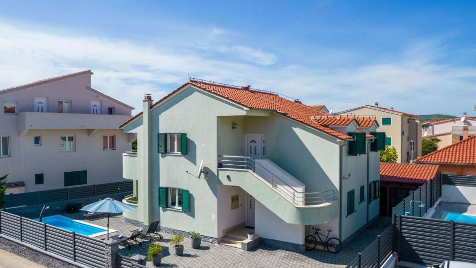 Villa S