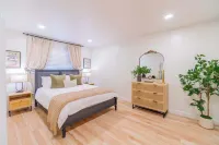 Emerald Escape - UNR & Pet Friendly - Fenced Yard