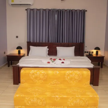 Pito Guest House Отели в г. Элмина