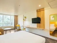 โรงแรม บลูม - โดนา พอลา โรงแรมในปณชี