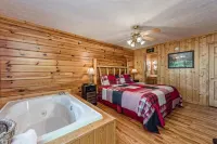 Renovated Lux Cabin - Hot Tub Pool Views