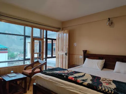 Hotel Old Monk Hotel a Kaza