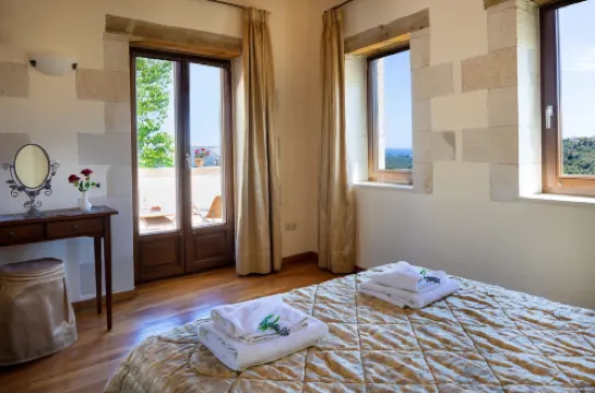 Villa Erontas Mini Pool and Heated Jacuzzi