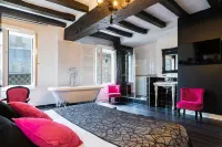Logis Hotel Restaurant le Cheval Blanc Hotel di Azay-sur-Indre