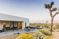 Stunning Hot Tub and Outdoor Oasis - Exquisite Desert Retreat