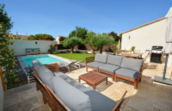 3-bedroom villa with private pool and AC