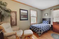 Family Friendly and great for reunions and groups.