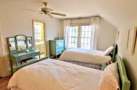 Travelers Rest Spacious 5BR Pool riverfront Pier charming Easton Saint Michaels