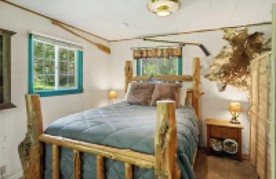 Secluded River Front Cabin @ Mt Rainier w/ Hot Tub