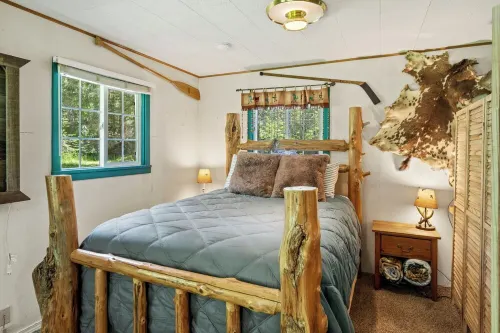 Secluded River Front Cabin @ Mt Rainier w/ Hot Tub