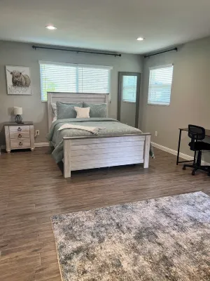 Centrally Located. Montrose, Downtown, and Midtown. Free Covered Parking