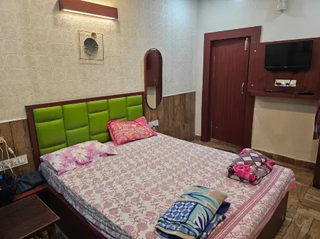 New Bhabani Hotel Отели в г. Берхампур