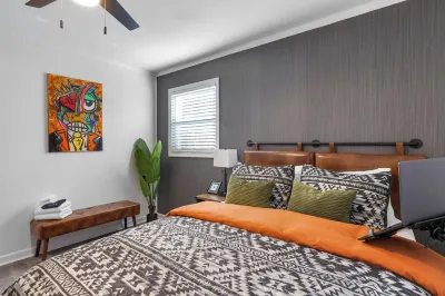 Tranquility Creek~Stylish 2BR~7 Mins ATL Airport - Dedicated Workspace