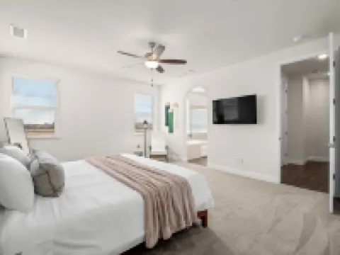 Brand New, Pool, Game Room, BBQ, 2 King Suites!