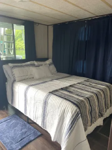 Houseboat Retreat on Norris Lake