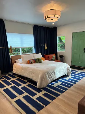 Citrus Studio 4 Relaxed Central Vibe