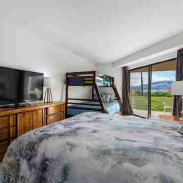 Halmalka Condo 512A Private Hot Tub, 3-bed 2 bath, Sleeps 8, By Outdoor Pool Rooms