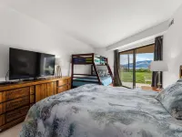 Halmalka Condo 512A Private Hot Tub, 3-bed 2 bath, Sleeps 8, By Outdoor Pool Hotels in Manson