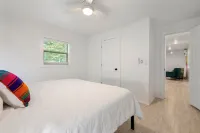 Private guest suite- Sleep & Bike, UPDATED!