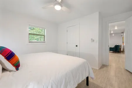 Private guest suite- Sleep & Bike, UPDATED!