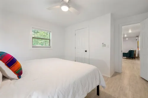 Private guest suite- Sleep & Bike, UPDATED!