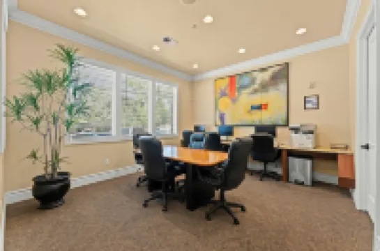 New Upscale 1BR Stay with Mini Golf, Sauna & Heated Pool