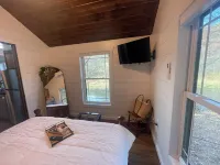 Pine Grove Cabin 30 acres of woods, meadows, pond and creek near Amish Country