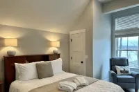 New build~Sunset View~Patio~Dock~Bring Your Boat! Hotels in Laconia