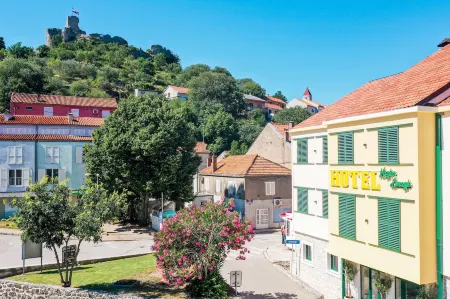 Hotel Kanjon Zrmanje Отели в г. Krusevo