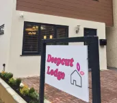 Deepcut Lodge Bed & Breakfast Self Service Hotels in Deepcut