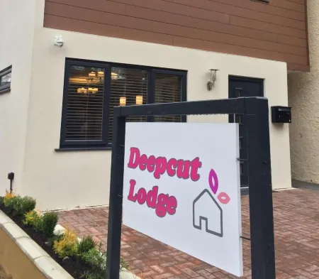 Deepcut Lodge Bed & Breakfast Self Service Отели в г. Запад Энд