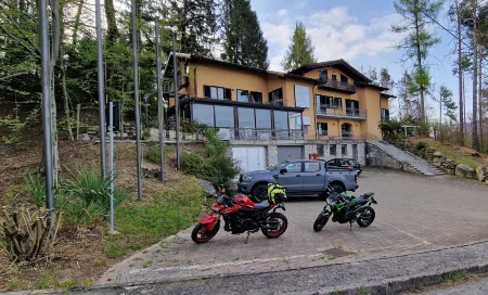 Hotel Montegrino Lakeview Отели в г. Carmine