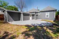 Charming 4Br2BA Only 5 Mins Downtown Riverwalk - Homestay