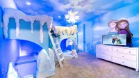 Luxury Getaway: Pool, Spa, Games, Theater - Balcony