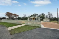 Upscale Home with Pool and FirePit - Close to Mercer St! فنادق في Dripping Springs