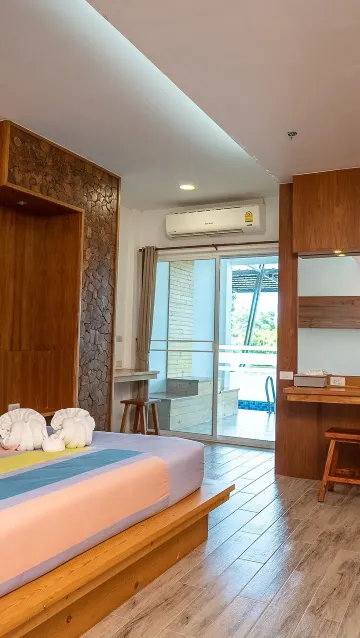 ห้องเตียงคิงไซส์ริมสระว่ายน้ำ