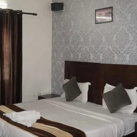 hotel ashi Отели рядом с достопримечательностью «Железнодорожная станция Сатна»