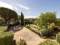 Hôtel Mercure Aix-en-Provence Sainte-Victoire Hotels in Châteauneuf-le-Rouge