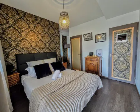 Le Clos des Roses - Chambre d'hôtes Hôtels à : Pérouges