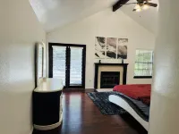 Spacious 4-bedroom house in lovely Bakersfield country club area with pool Hotels near Harmony Ca
