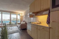 해변 근처의 그루트 케텐 스튜디오