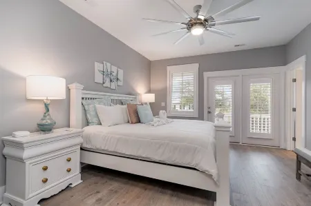 NEW 5 bedroom 5.5 bathroom Garden City Beach House - 10 mins from Myrtle Beach Отели рядом с достопримечательностью «TPC Myrtle Beach»