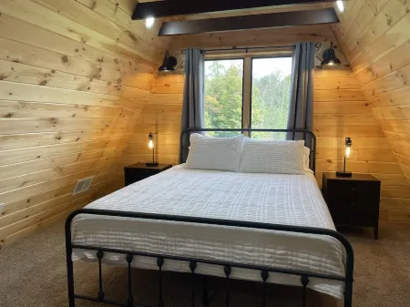 Retreat on Pekin Hill Close to skiing, splash lagoon,