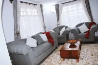 Cheerful 4-bedroom with a pool