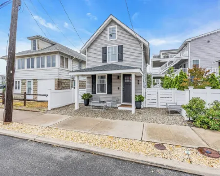 Seaside 2BR & 1.5BA, Walk to Beach & Badges Hotels in Seaside Park