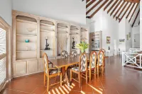 4 Bedroom, 4 bathroom Villa on the Beach