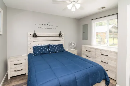 Cozy Lake Cumberland Retreat with hot tub, just above Jamestown Marina!