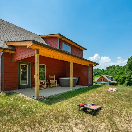 Hot tub cabin with fireplace, Smoky Mountain views, pet friendly, 10 min to Park